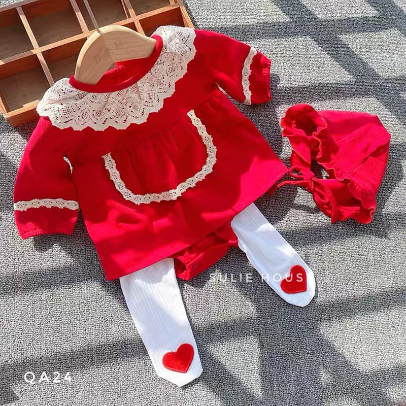 Váy đỏ ren ngực kèm mũ - QA24