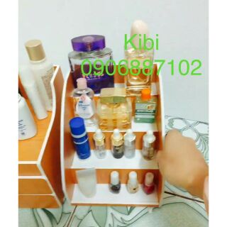 Kệ trưng bày nước hoa 4 tầng màu gỗ vàng