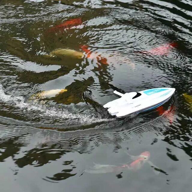 Ca nô điều khiển từ xa dưới nước