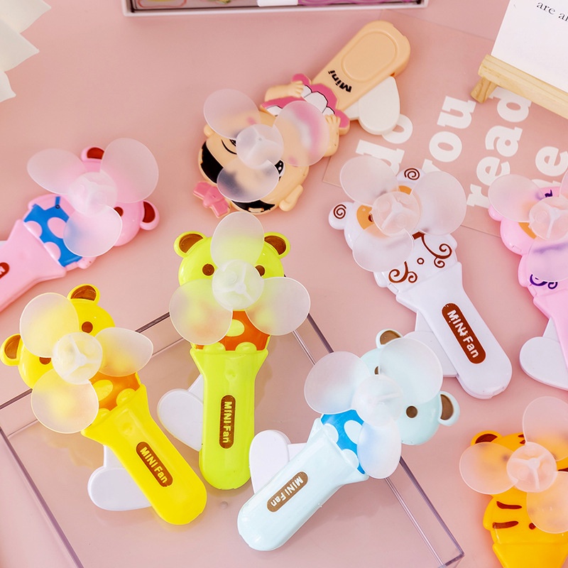 Quạt Bóp Tay Mini Hình Gấu Kitty Peppa Cáo Siêu Nhân Ếch Pikachu Dễ Thương - Quạt Cầm Tay Mini Họa Tiết Hoạt Hình Cho Bé