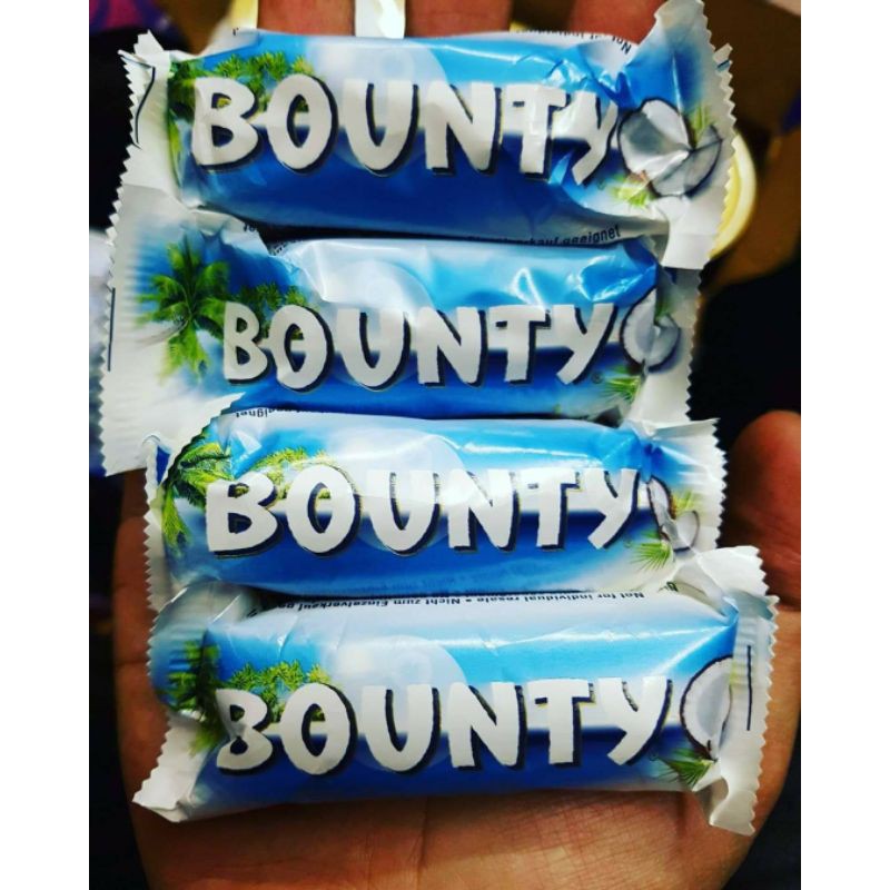 Socola sữa nhân dừa tươi xay Bounty nội địa Đức gói to 9x