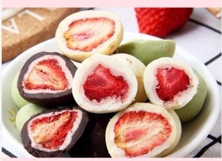 Kẹo dâu bọc socola, sữa, matcha
