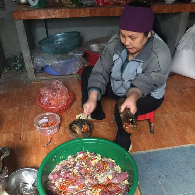 Thịt lợn đen, bò gác bếp