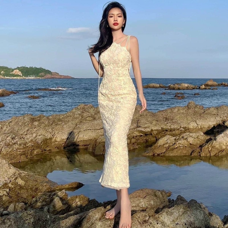 Đầm body ren hoa cổ yếm siêu sang chảnh D18