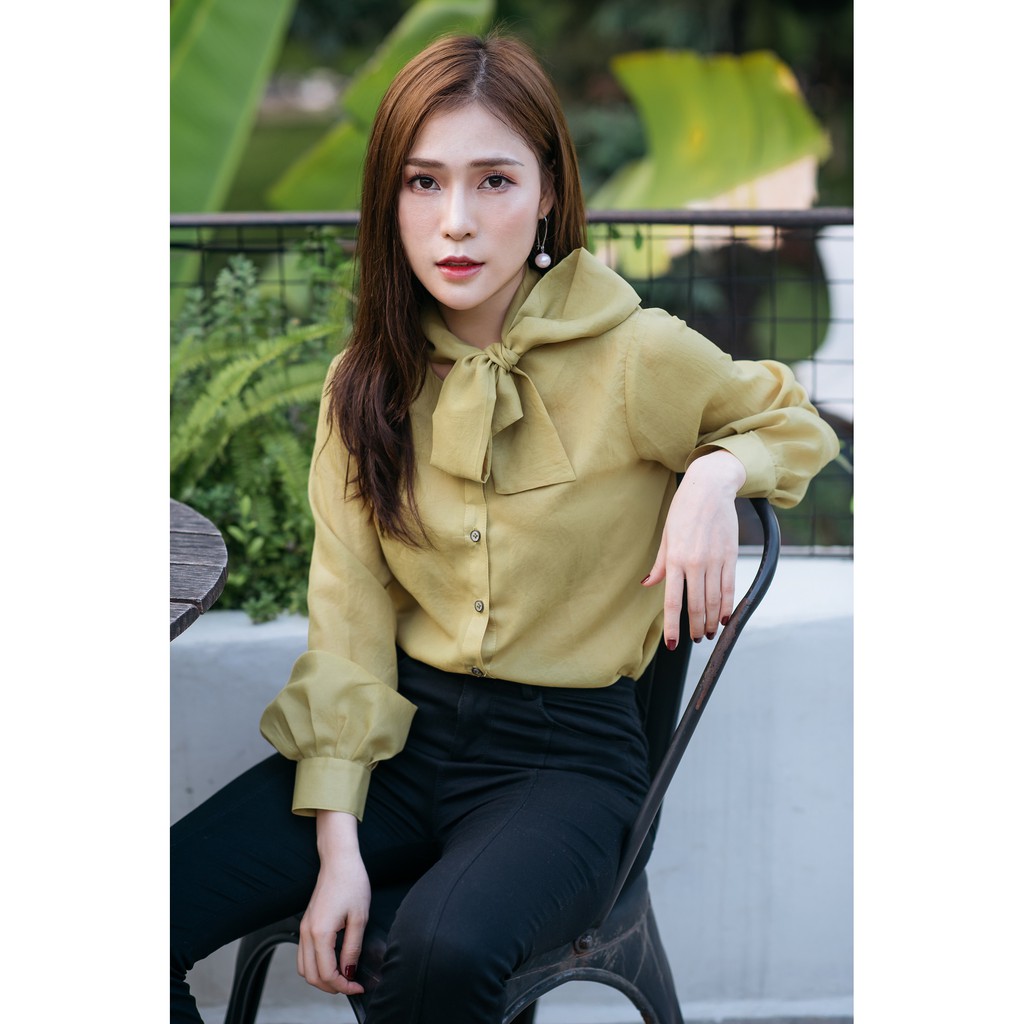 Áo sơ mi vàng chanh có nơ