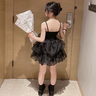Cô Gái Quần Áo Mùa Hè
