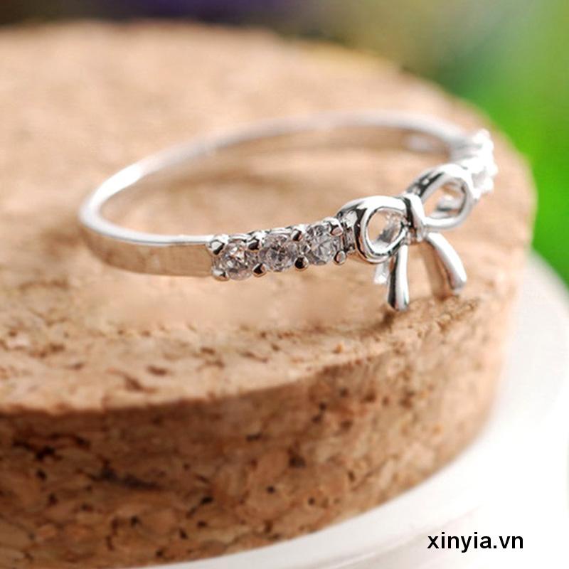 Nhẫn Nơ Đính Kim Cương Giả Đơn Giản