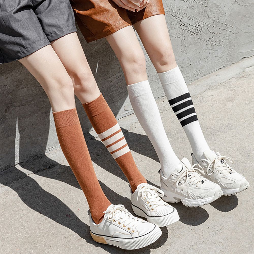 Đôi vớ cotton dài qua gối co giãn kẻ sọc nhiều màu quyến rũ cho nữ