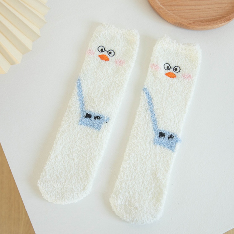 Vớ nhung san hô phối lông thêu hình chim cánh cụt dễ thương giữ ấm mùa đông cho nữ