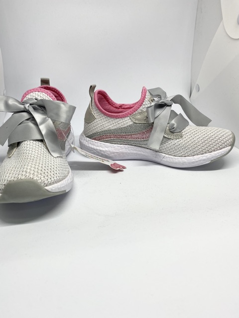 Giầy bé gái, Prendimi, xuất dư xịn