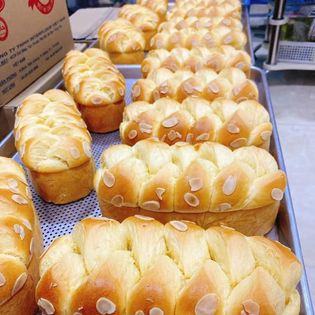 Bánh mỳ Hoa Cúc - Handmade Fresh Daily - 300gr