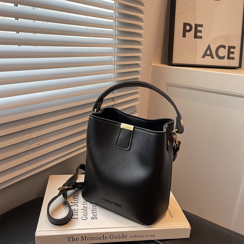 Túi IELGY đeo một bên vai phong cách retro dễ phối đồ thời trang cho nữ