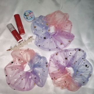 Cột tóc Scrunchies galaxy giá 12k ( ảnh do shop tự chụp)