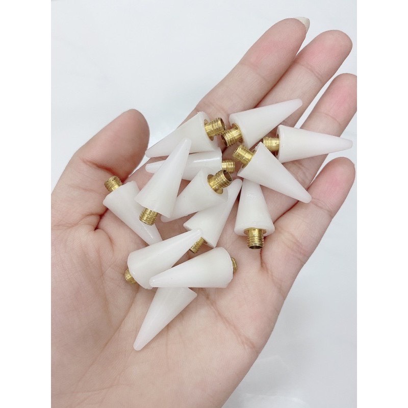 Bút hít đá đính móng tay.