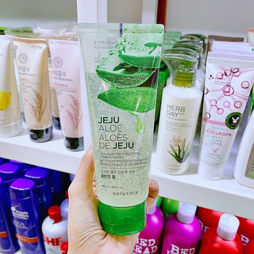 Sữa rửa mặt dạng gel mềm mịn da Jeju Aloe Fresh Soothing Foam Cleanser 150ml