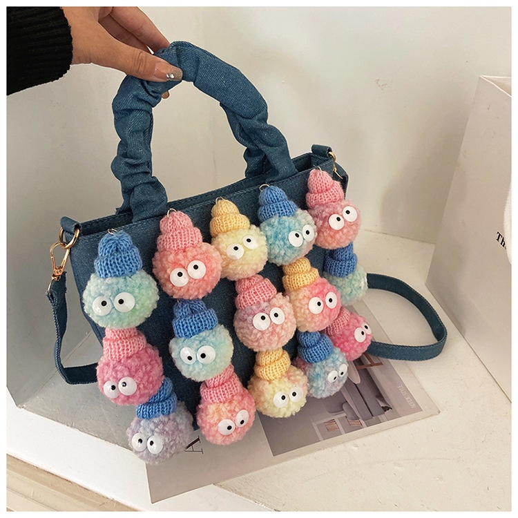 Túi xách gắn búp bê nhồi bông đáng yêu cho nữ