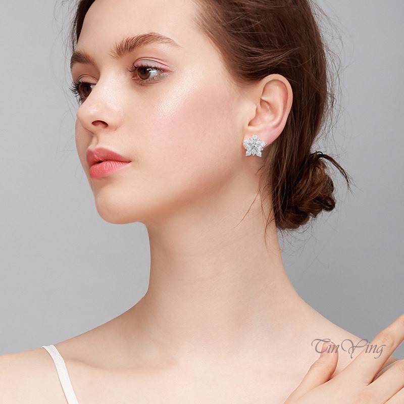 GETNOIVAS 1 đôi khuyên tai hình bông tuyết đính đá pha lê thời trang dành cho nữ