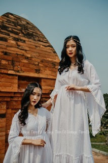 Váy trắng tay loe (có thể order)