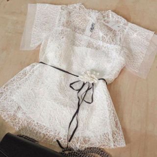 Vải ren trắng