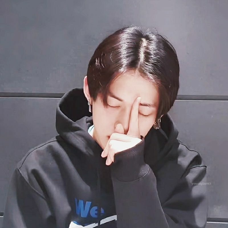Áo hoodie thu đông in hình phong cách Huening Kai và Yeonjun TXT