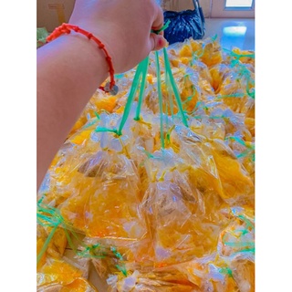 Bánh tráng xâu dầu muối vàng tuổi thơ .