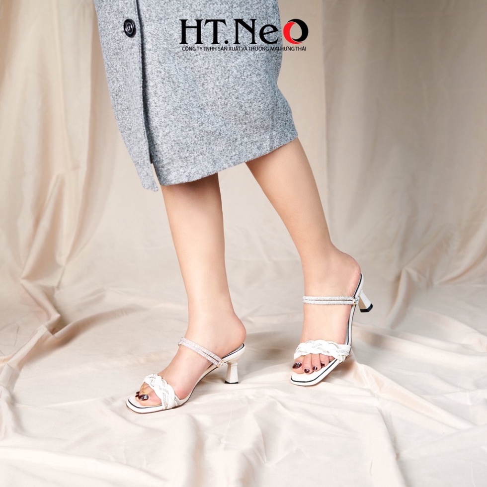Giày sandal nữ HT.NEO da mềm mại, đế vuông, thiết kế trẻ trung, thanh lịch phương hướng classic SDN116