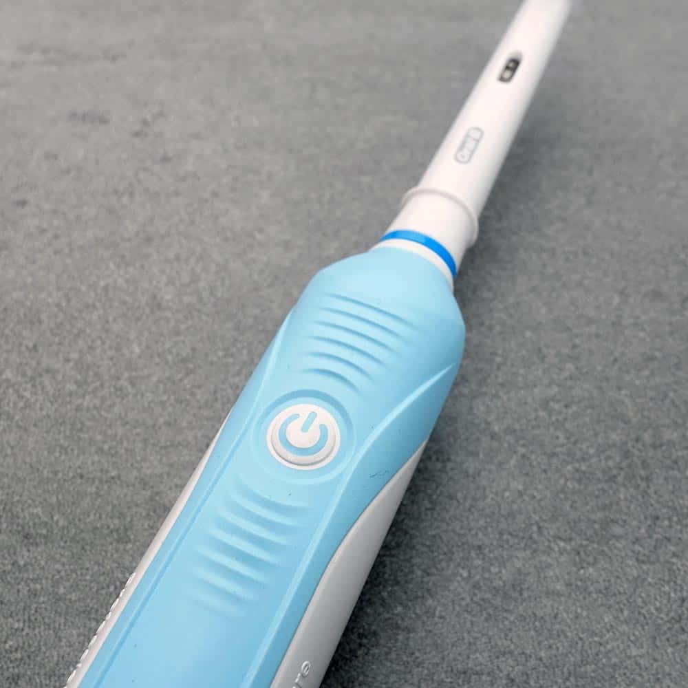 Bàn chải điện Oral-B Pro 1 700 - Made in Germany