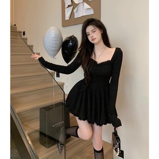 Đầm Xoè Tay Dài Phối Ren Cúc Ngực