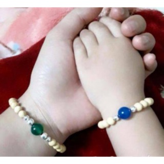 Vòng dâu tằm cho mẹ và bé,làm từ hạt dâu tằm và hạt bạc nguyên chất để bảo vệ tránh tà,tránh gió cho bé yêu của các bạn.