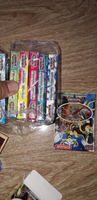 Combo 125 thẻ bài Yugi oh phiên bản tiếng việt hoặc tiếng Anh bằng giấy bóng cứng