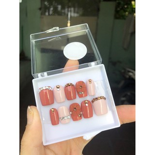 Móng giả thiết kế hoa đá xinh