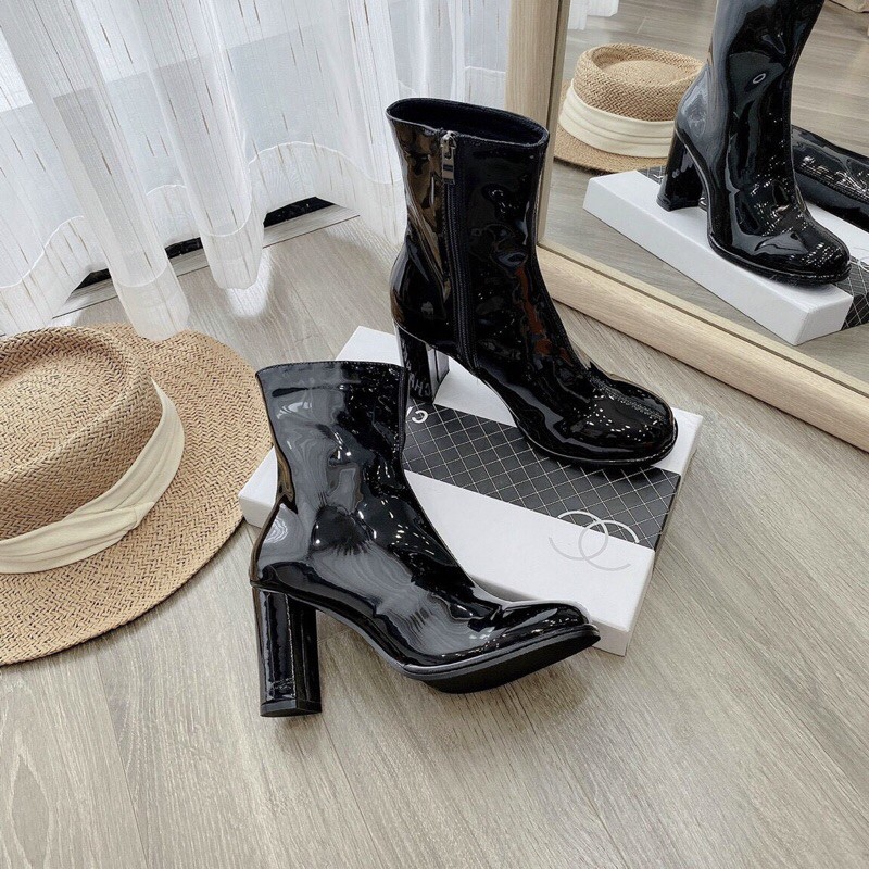 Boot da bóng mũi tròn gót vuông 9cm trắng đen Mai Phương Bùi