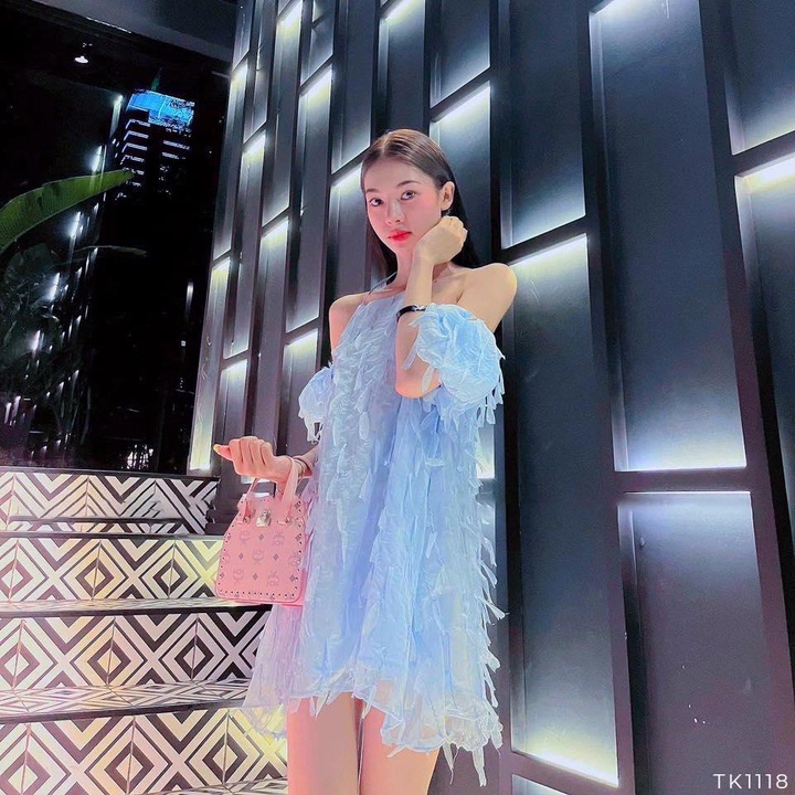 [Ảnh thật] Đầm lông vũ cổ yếm tay phồng tua rua