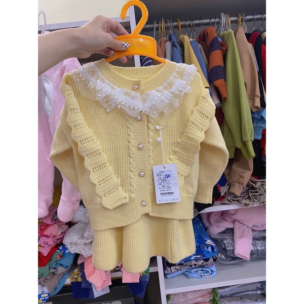 set váy len bé gái cao cấp màu vàng