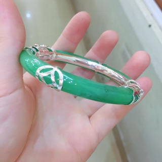 Vòng ngọc bọc bạc