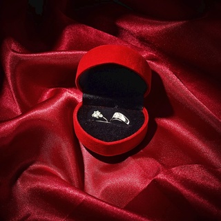 1 hộp đựng nhẫn cưới hình trái tim mini màu đỏ chất lượng cao