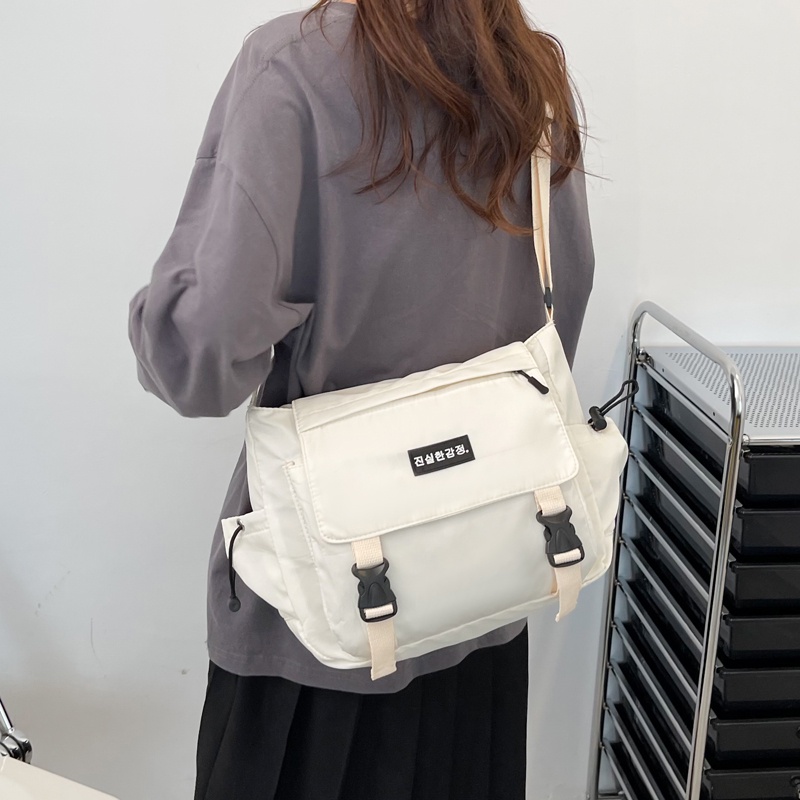 Túi Đeo Chéo Vai Bằng Nylon Thời Trang Sành Điệu Cho Nữ