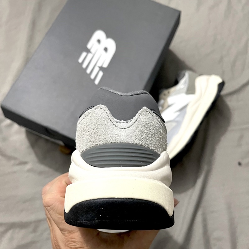 Giày sneaker NB57/40 Xám tiêu chuẩn