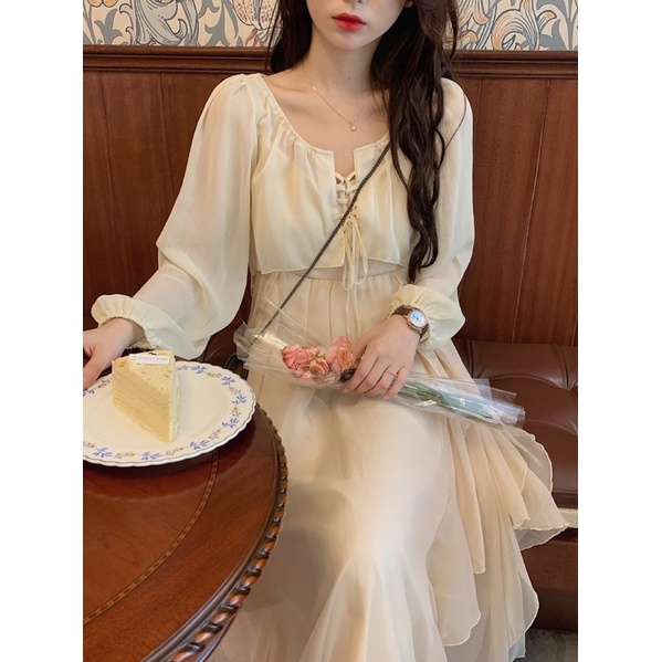 VÁY HAI DÂY BÈO TẦNG KÈM ÁO KHOÁC TIỂU THƯ