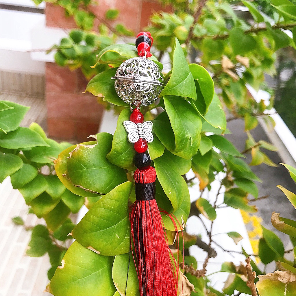 Dây treo trái châu kim loại nhỏ xinh nhiều màu sắc, thích hợp để trang trí