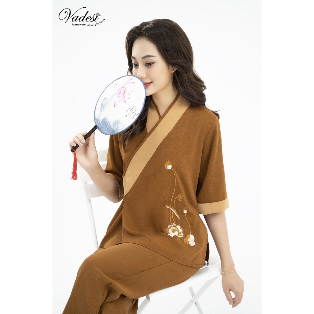 Đồ Lam Đi Chùa VADESI Bộ Thư Pháp Phật Tử Cài Chéo Tay Lỡ Lụa Tằm Pháp Cao Cấp Thêu Hoa Sen Nhiều Màu Mềm Mại Không Nhăn