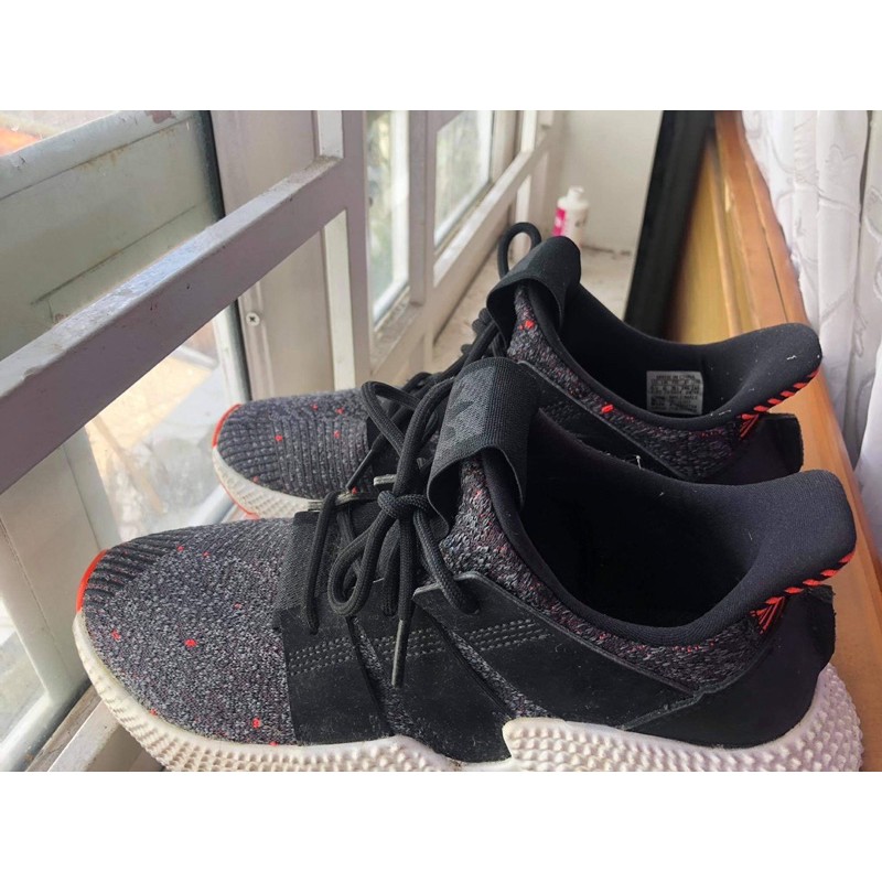 Cần pass lại đôi adidas prohere core black solar red  chính hãng