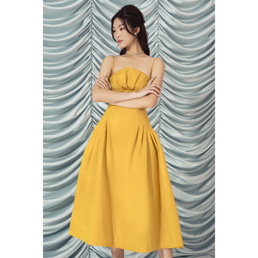 [Mã WABRWA15 giảm 15% đơn 300K] MOLLYNISTA - Đầm Fiona vàng 2 dây ngực xếp cánh hoa | BigBuy360 - bigbuy360.vn