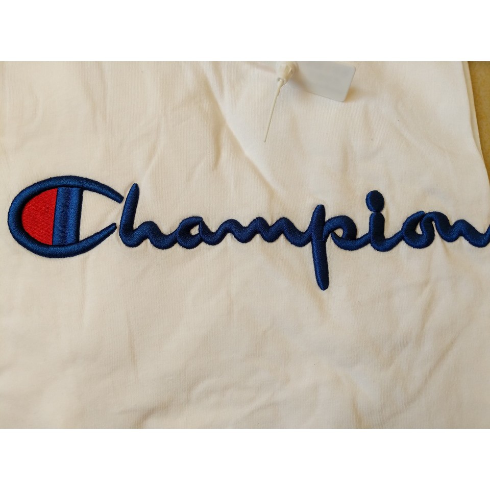 (CÓ SẴN) Áo Thun Champion chữ và logo THÊU kèm tag bên dưới vạc áo
