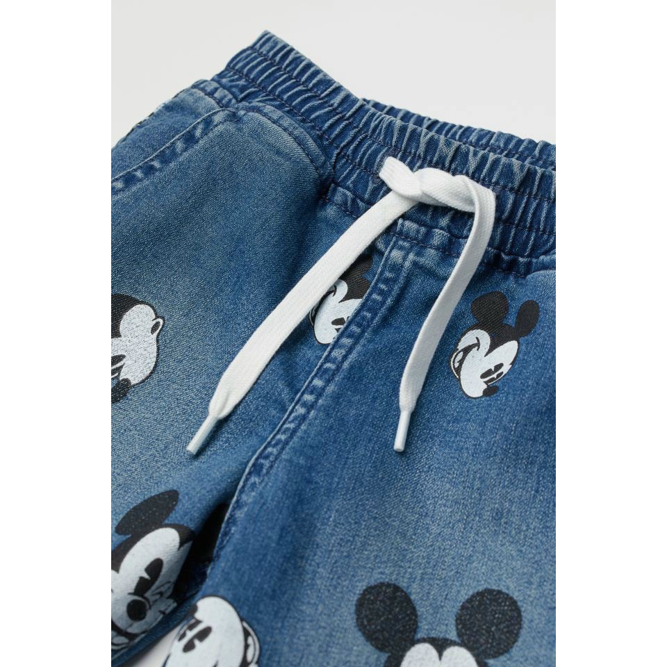 Quần bò Jean HM bé trai hình in nổi mickey dễ thương