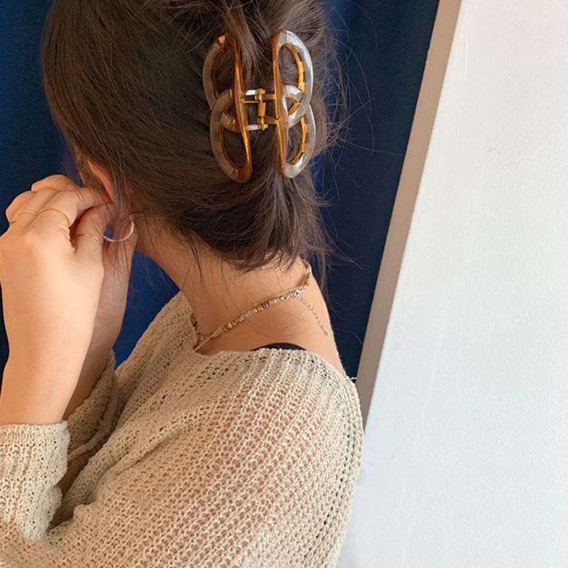 Kẹp tóc càng cua màu nâu trong suốt phong cách cổ điển