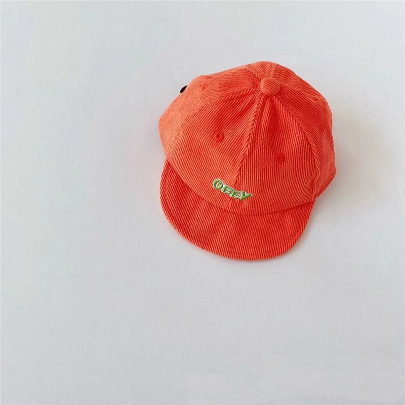 Mũ lưỡi trai nhung mềm mại thêu chữ cho bé