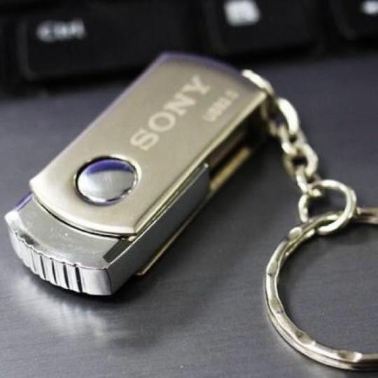 USB Kiêm Móc Khóa Sony 8gb Vỏ Kim Loại Nắp Xoay Chống Xốc