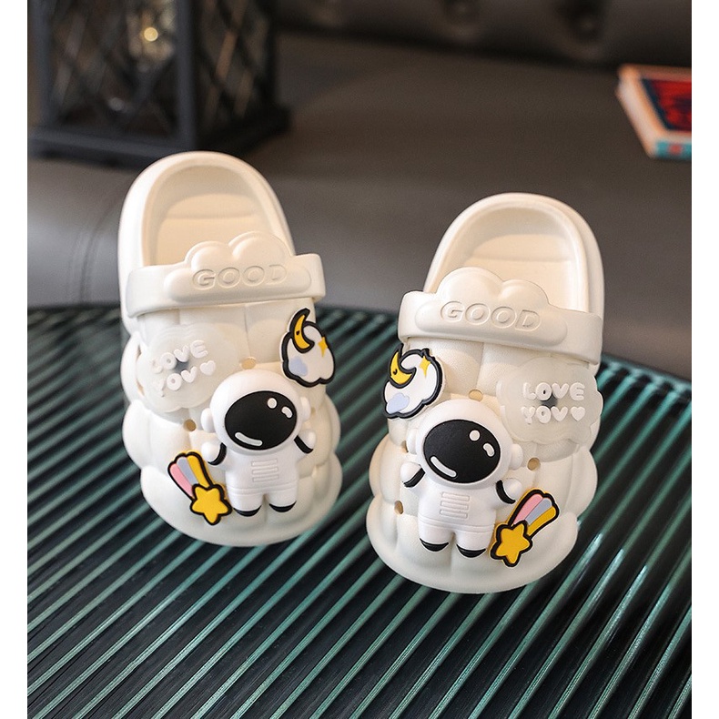 Dép trẻ em phi hành gia, dép cross cho bé kèm sticker, sục cross cho bé trai bé gái siêu nhẹ chống trơn trượt