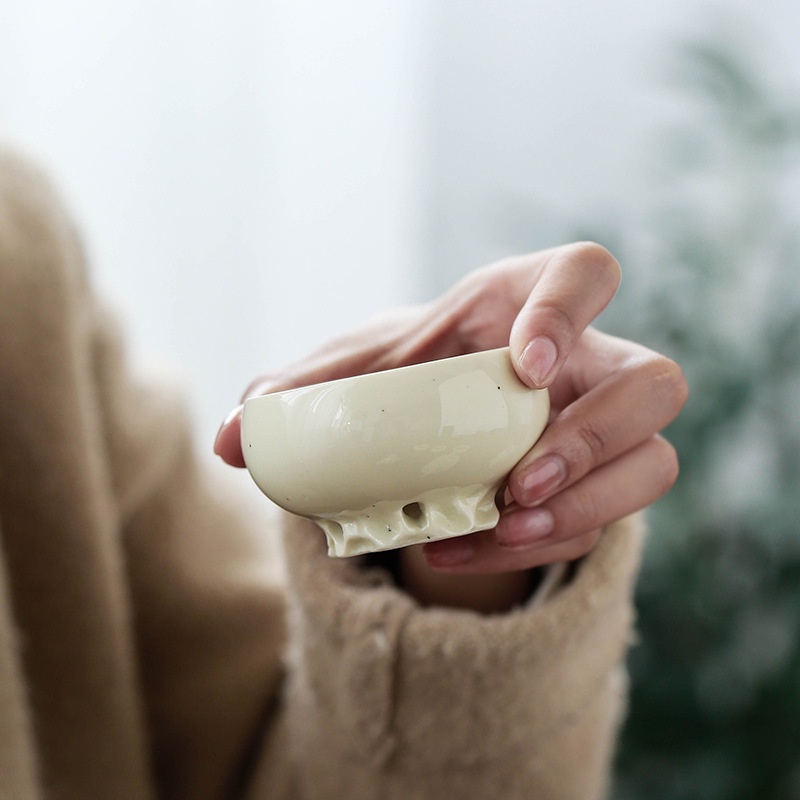 Chén Trà Sứ Trắng Men Tro Củi